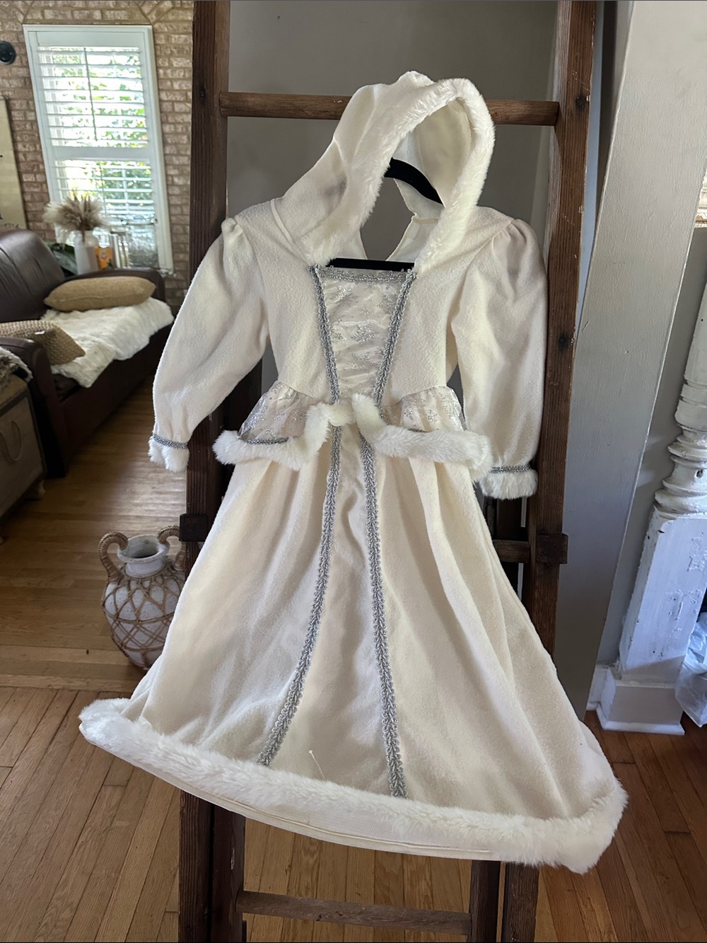 TARGET WINTER PRINCESS SNOW HOODED DRESS HALO BOTTOM M 6 - 8 HALLOWEEN
